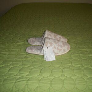NWT Barefoot Dreams Women's CozyChic In The Wild Slippers